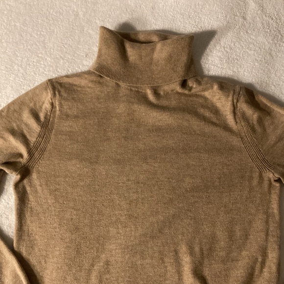 Gap turtleneck, size XS. - Picture 2 of 5
